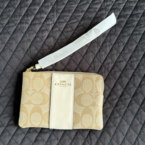 Coach wristlet - Picture 2 of 6